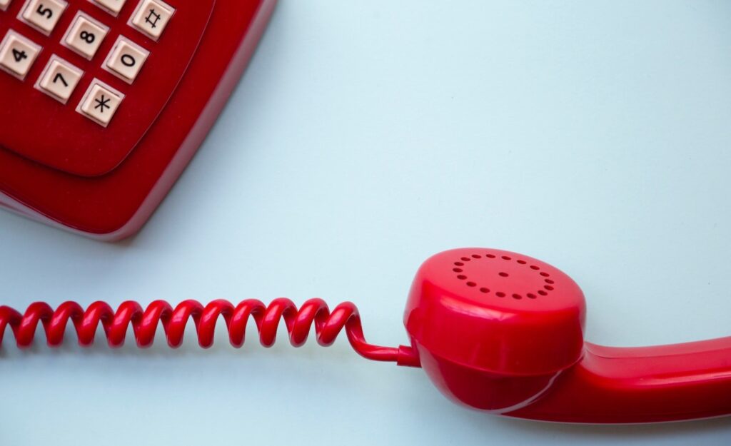 https://introvertdear.com/wp-content/uploads/2020/02/telephonophobia-fear-of-talking-on-the-phone.jpg